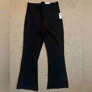 Old Navy • Stevie pull on pointe pant • ankle flare • size M • Black